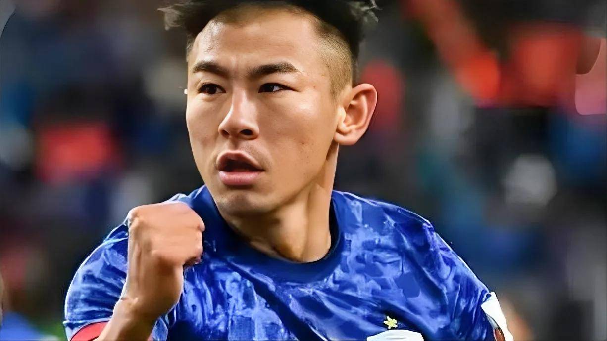 包含中超赛前再迎强敌,法兰克福更衣室发声,主帅态度:更衣室稳定,纪律约束更严格的词条 包含中超赛前再迎强敌,法兰克福更衣室发声,主帅态度:更衣室稳定,纪律约束更严格的词条